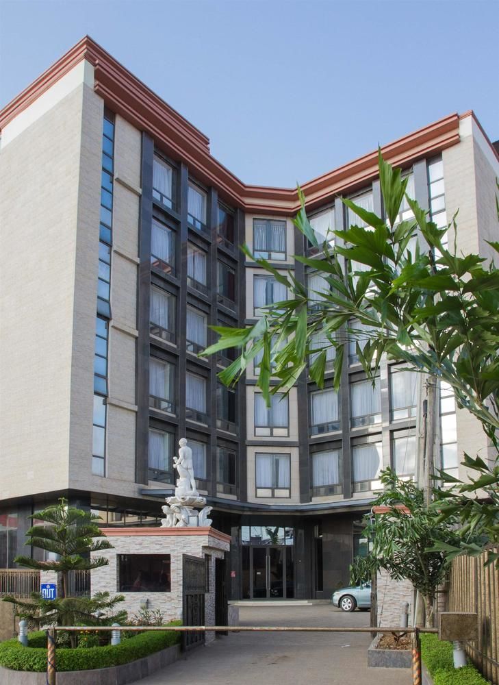 Golden Tulip Essential Lagos Airport Hotel Exterior foto